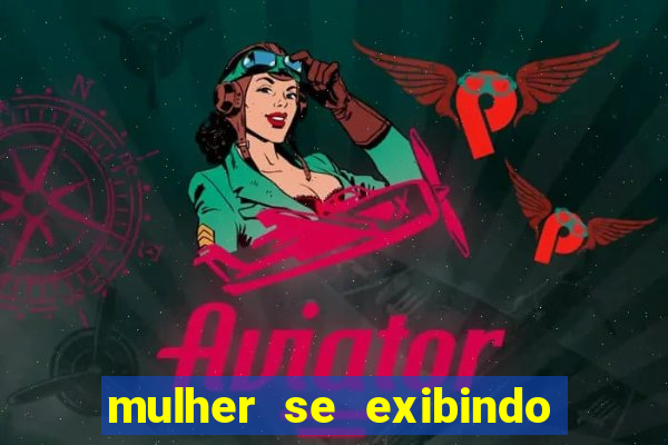 mulher se exibindo ao vivo